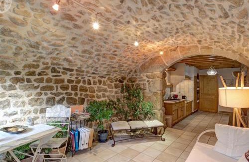 Montarcher House | Gîte confortable avec jardin, cheminée, et wifi à Montarcher - FR-1-496-11