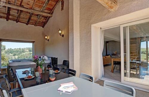 Chevrieres House | Gîte confortable pour 12 avec jardin privé et spa en Auvergne-Rhône-Alpes - FR-1-496-354