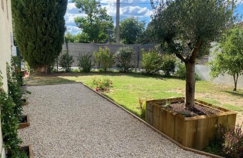 Pertuis House | Gîte cosy et tout équipé "Une cabane en Luberon" 44 m2 avec jardin