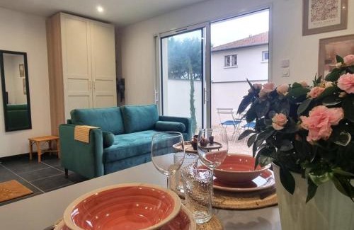 Montrond-les-Bains House | Gîte cosy pour 2 à Montrond-les-Bains avec parking privatif - FR-1-496-342