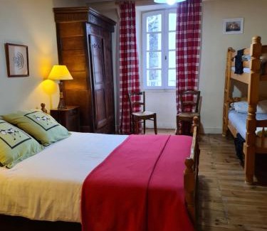 Louvie Juzon Bed & Breakfast | Gîte d'étape Le Couvent d'Ossau