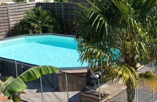 Saint-Pierre-de-Juillers House | Gîte de L'abbaye, 4 Chambres, Piscine Privée