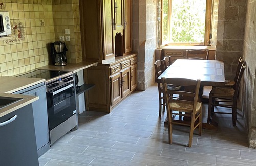 Aissey House | Gîte dans une très jolie tour carré du XII siècle pour 6-8 personnes à COTEBRUNE