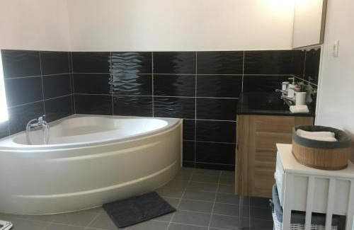Fleville-Lixieres House | Gîte de Charme avec Sauna, Salle de Jeux et Connexion Fibre en Lorraine - FR-1-584-166