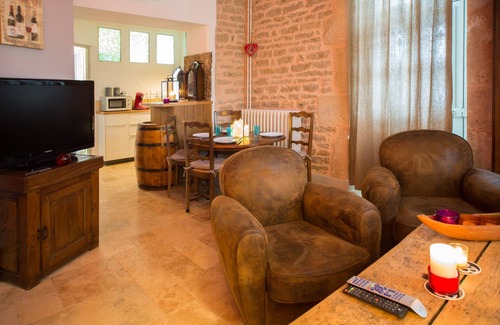 Pouillenay House | Gîte de Charme au Bord du Canal de Bourgogne, au Pied du Site D'alésia, 4 Places