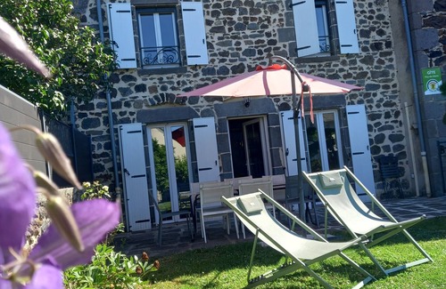 Nebouzat House | Gîte de Charme au Cœur des Volcans D'auvergne