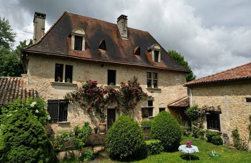 Champcevinel House | Gîte de Charme en Pleine Nature