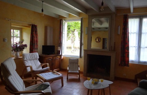 Asnieres sur Vegre House | Gîte de Charme au Cœur d'une Petite Cité de Caractère près d'une Rivière et Monuments Historiques - FR-1-410-237