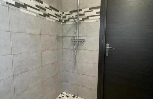 Couzon House | Gîte de charme rénové avec piscine chauffée à Couzon - FR-1-489-471