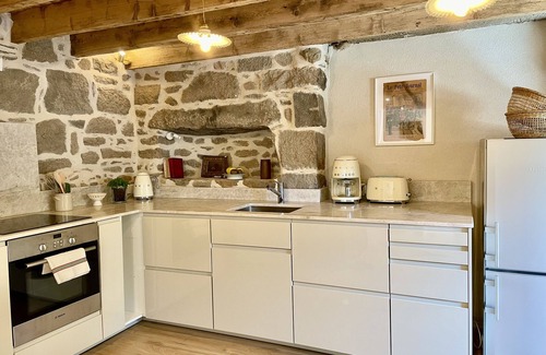 Flamanville House | Gîte de Charme Tout Équipé 800m de la mer, Jardin Exceptionnel ! Maison Melchior