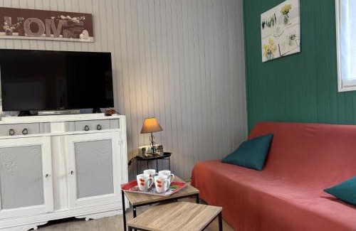 Le Theil House | Gîte De Fontariol avec Piscine Couverte en Auvergne - FR-1-489-590