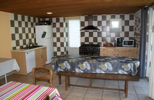 Saint-Bonnet-la-Riviere Villa | Gîte de France in Saint-Bonnet-la-Rivière 3 ears - Gîte de France 8 people