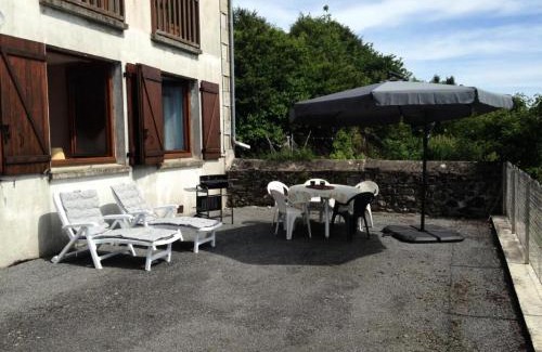 Saint-Hilaire-les-Courbes Apartment | Gîte de France Gîte communal 2 épis - Gîte de France 3 personnes MAE-9604