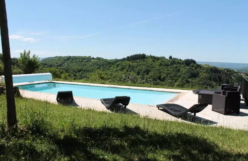 Altillac Villa | Gîte de France à Altillac 4 épis - Gîte de France 8 personnes