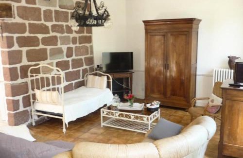 Vars-sur-Roseix Apartment | Gîte de France à Vars-sur-Roseix 3 épis - Gîte de France 9 personnes MAE-0184