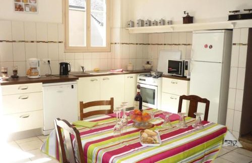 Vars-sur-Roseix Apartment | Gîte de France à Vars-sur-Roseix 3 épis - Gîte de France 9 personnes MAE-0184