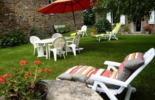 Sarroux-Saint-Julien Apartment | Gîte de France à Sarroux - St Julien 3 épis - Gîte de France 8 personnes MAE-0134