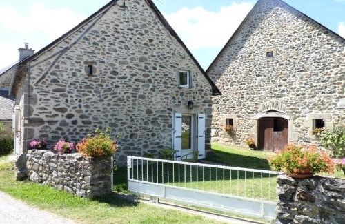 Sarroux-Saint-Julien Apartment | Gîte de France à Sarroux - St Julien 3 épis - Gîte de France 8 personnes MAE-0134