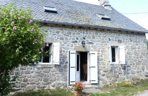 Sarroux-Saint-Julien Apartment | Gîte de France à Sarroux - St Julien 3 épis - Gîte de France 8 personnes MAE-0134