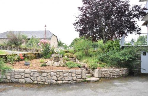 Soudeilles Apartment | Gîte de France à Soudeilles 3 épis - Gîte de France 14 personnes MAE-9574