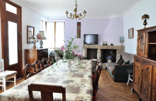 Soudeilles Apartment | Gîte de France à Soudeilles 3 épis - Gîte de France 14 personnes MAE-9574