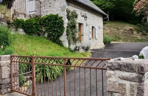 Chaveroche Villa | Gîte de France in Chaveroche 2 ears - Gîte de France 2 people