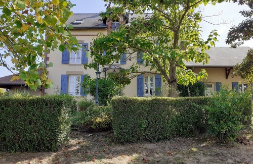 Verneuil House | Gîte de L'andarge 10 Personnes, se Retrouver en Famille ou Entre Amis