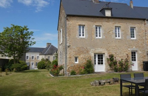 Bernesq Cottage | Gîte de la Charreterie between sea and countryside