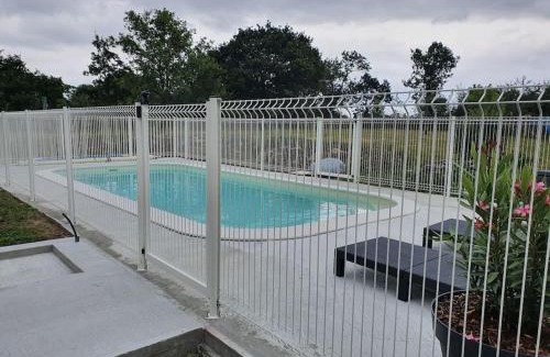 Beaulieu-sous-la-Roche House | Gîte de la BOËRE - piscine