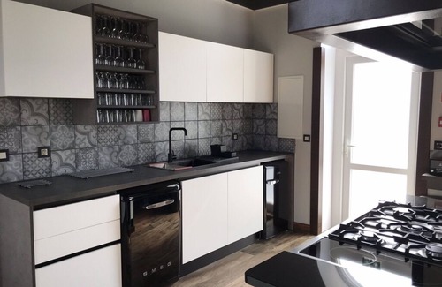 Philippeville House | Gîte de la gare (Padel court, swimming pool, Nordic bath, cinema)