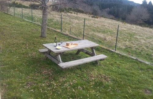 Sainte-Catherine Cottage | Gîte de la Sagne, cozy and quiet, linen provided, meals possible