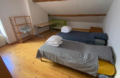 Poligny House | Gîte de la tour de Paradis