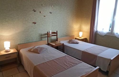 Fontenoy-le-Chateau House | Gîte de plain-pied avec terrasse, proche port et station thermale, idéal pour familles - FR-1-589-24