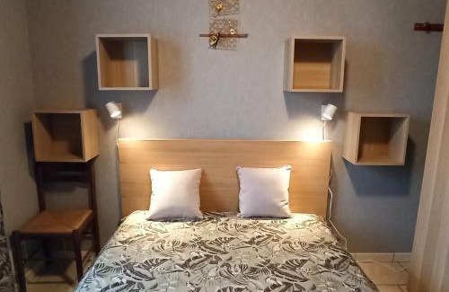 Fontenoy-le-Chateau House | Gîte de plain-pied avec terrasse, proche port et station thermale, idéal pour familles - FR-1-589-24