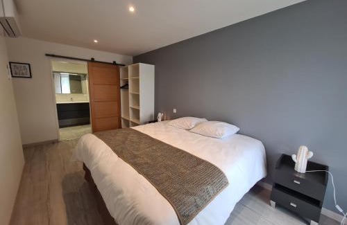 Othis Apartment | Gîte de Saint Ladre, "Le Grenier" proche Paris NEUF