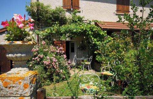 Villeneuve-en-Montagne House | Gîte des Sequoïas - VILLENEUVE-EN-MONTAGNE