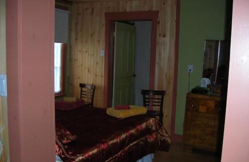 Saint Zenon Bed & Breakfast | Gîte des Hauteurs et Café de la place
