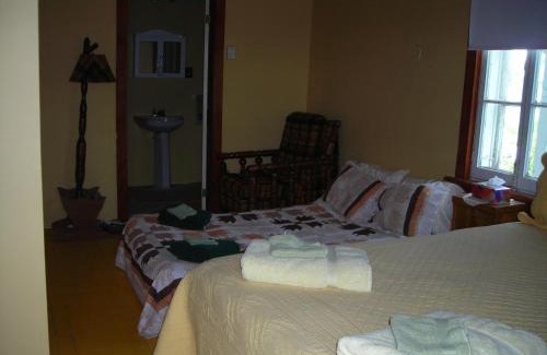 Saint Zenon Bed & Breakfast | Gîte des Hauteurs et Café de la place