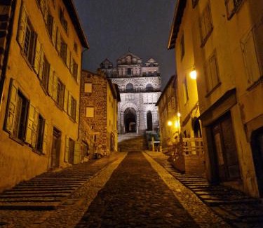 Le Puy-en-Velay Apartment | Gîte Des Tables - Cathédrale, Cœur historique, Vue