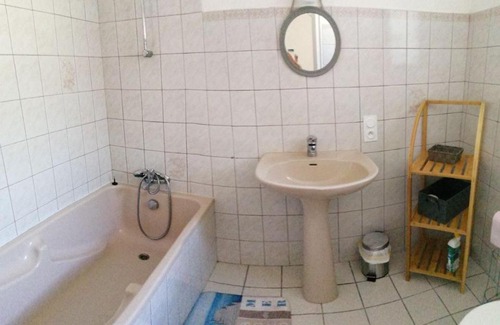 Saint-Laurent-sur-Oust Apartment | Gîte du courtil aux fées