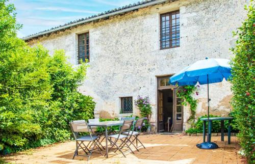 Beruges House | Gîte du Pin - Abbaye Béruges