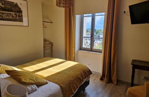 Briare Bed & Breakfast | Gîte entre Loire et canaux, proche centre-ville, idéal pour grands groupes et séjours historiques - FR-1-590-369