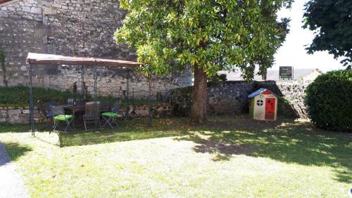 Lhuis House | Gîte entre Vignes et Montagne
