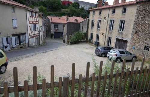 Parthenay House | Gîte Férolle