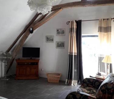 Courcelles-de-Touraine Apartment | Gîte familial La Tabarderie