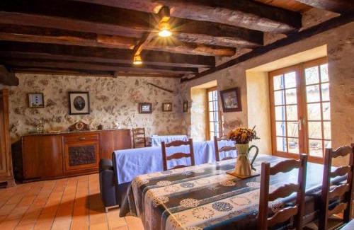 Saint-Front-la-Riviere House | Gîte familial avec WiFi près de Brantôme - FR-1-616-102
