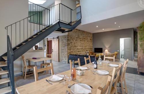 Chazelles-sur-Lyon House | Gîte Familial 200m² avec Jardin, Terrasse, Jeux, et Confort Moderne à Chazelles-sur-Lyon - FR-1-496-203