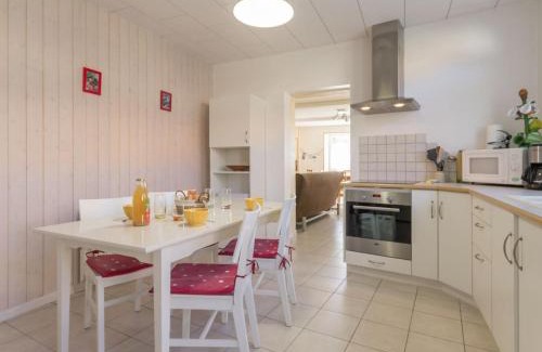 Touvois House | Gîte familial avec parc, jeux pour enfants et vélos, proche du Lac de Grand Lieu - FR-1-306-1040
