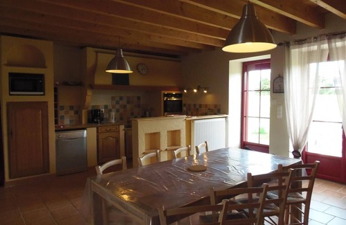 Falleron Cottage | Gîte familial avec piscine couverte, jardin privé et jeux pour enfants, proche de Legé