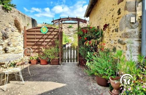 Montjean House | Gîte familial avec piscine, pêche et activités nature - Jusqu'à 6 pers - FR-1-600-66